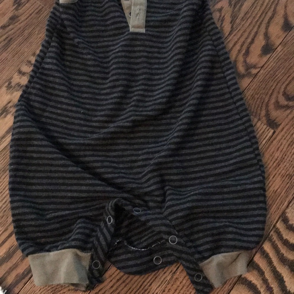 Striped button romper - Picture 2 of 3